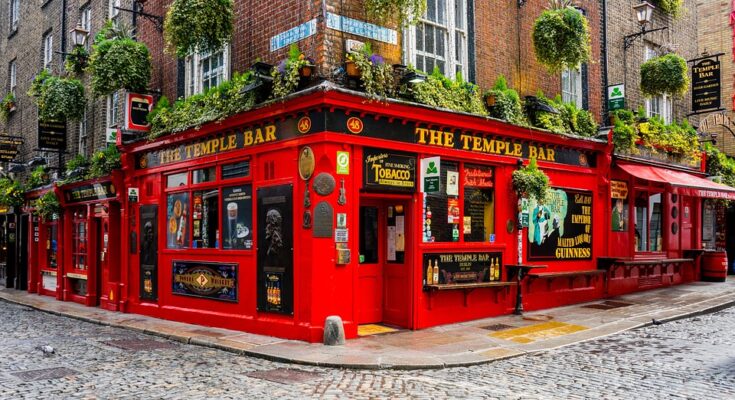 5 reasons to eat at local restaurants when you travel